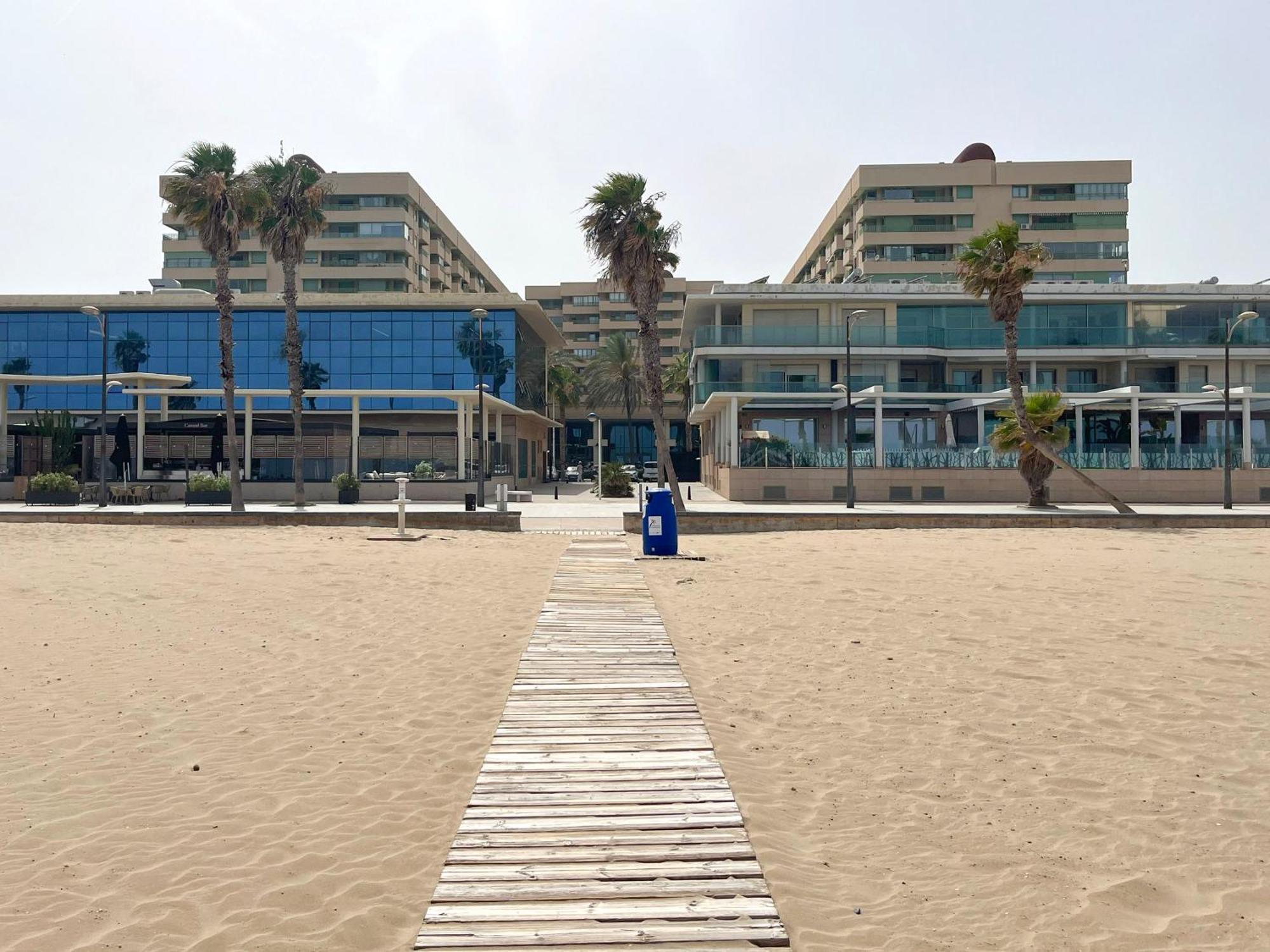 Stylish Well-Connected Beachfront Flat Valencia Exterior photo